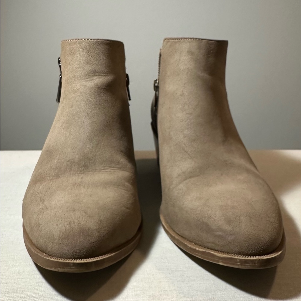 Simply Vera Vera Wang Tan Suede Footwear